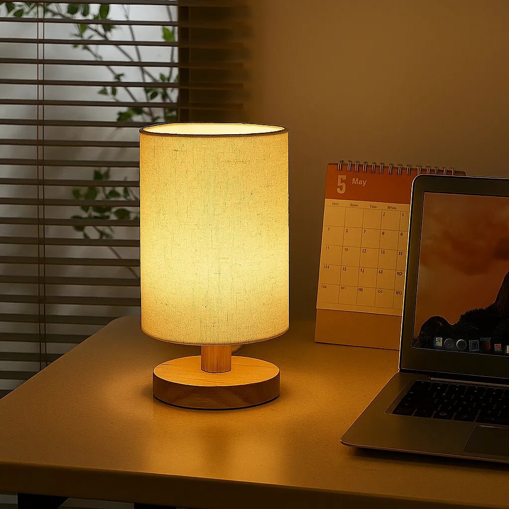 Luminária de Madeira USB com Luz Quente – Estilo Sofisticado para Cabeceira ou Mesa - Utyl