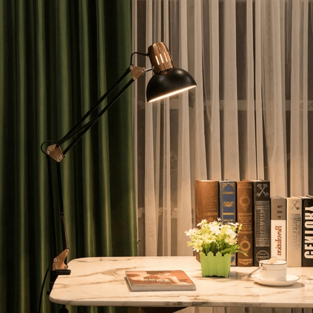 Luminária de Mesa Articulada com Garra – Modelo Pixar Luxo Preto ou Branca com Detalhes Dourado - Utyl